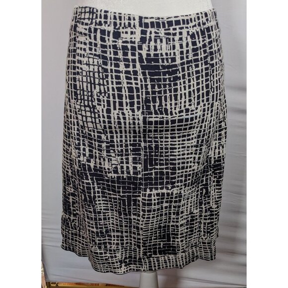 Nic + Zoe Black And White Abstract Patterned Skirt - Picture 5 of 5